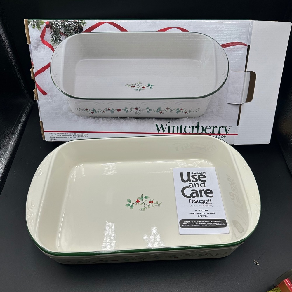 Pfaltzgraff Winterberry Rectangular Baker 13x9 in Ivory Holly Christmas Holiday
